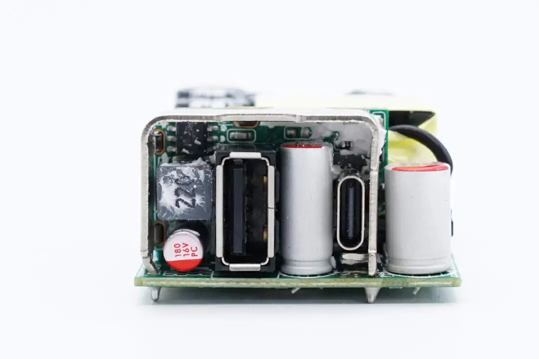 拆解報告 摩托羅拉50W 1A1C快充充電器陶瓷電容器詳細分析